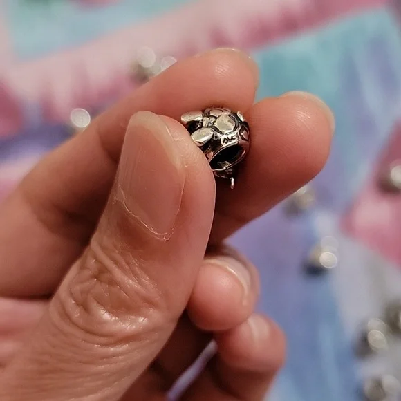 Pandora Giraffe 🦒 Charm - Picture 4 of 4